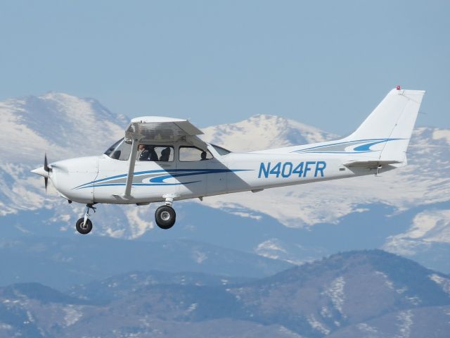 Cessna Skyhawk (N404FR)