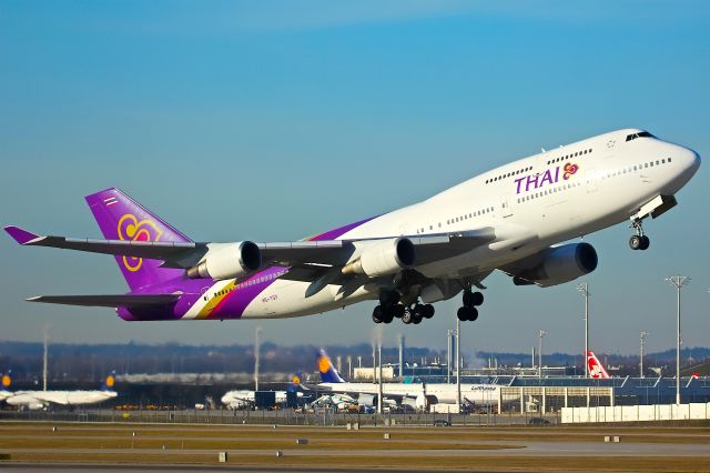 Boeing 747-400 (HS-TGY)