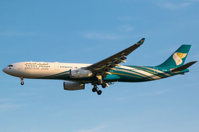 Airbus A330-300 (A4O-DB)