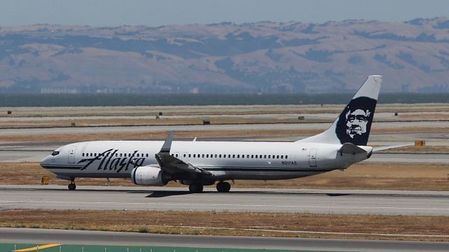 Boeing 737-800 (N317AS)