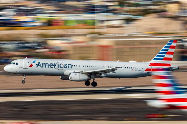 Airbus A321 (N536UW) - An American Airlines A321 landing at PHX on 2/28/23. Taken with a Canon R7 and Canon EF 100-400 L ii lens.