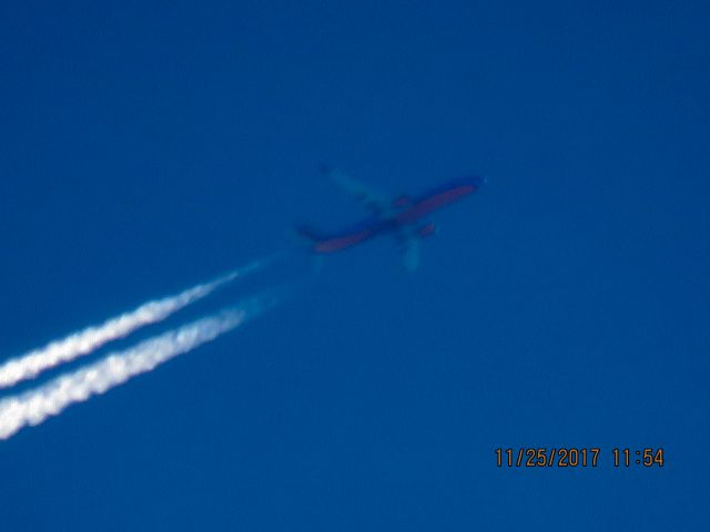 Boeing 737-800 (N8614M)