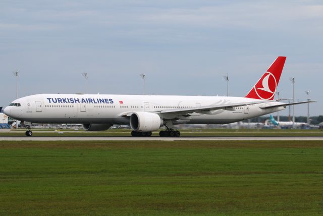 BOEING 777-300ER (TC-JJZ)