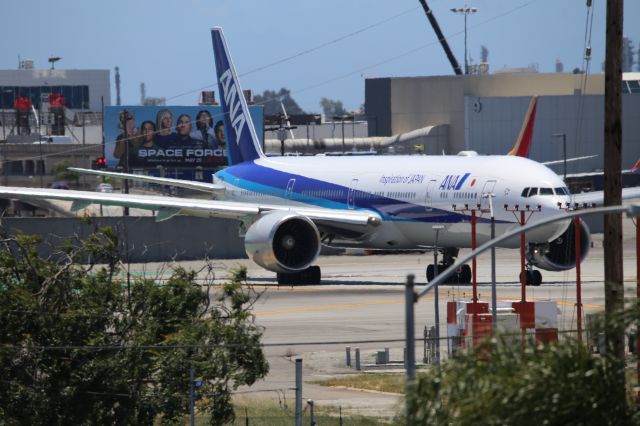 BOEING 777-300ER (JA736A)