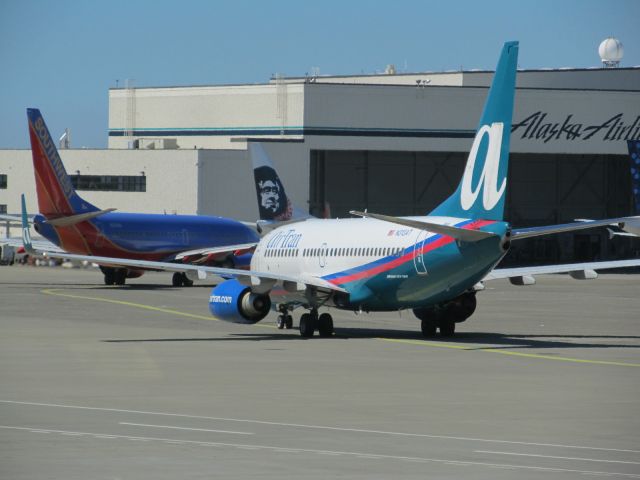 Boeing 737-700 (N313AT)