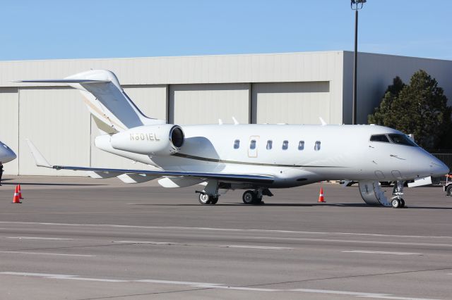 Bombardier Challenger 300 (N801EL)