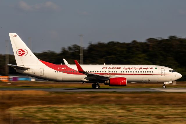 Boeing 737-700 (7T-VKT)