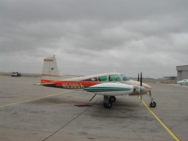 Cessna 310 (N5385A)