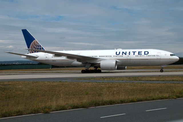 Boeing 777-200 (N786UA)