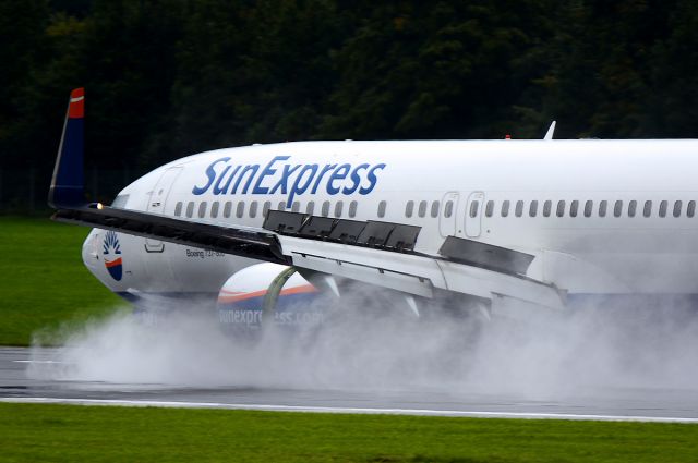 Boeing 737-800 (TC-SNU)