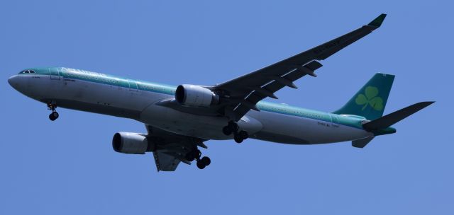 Airbus A330-300 (EI-DUZ)