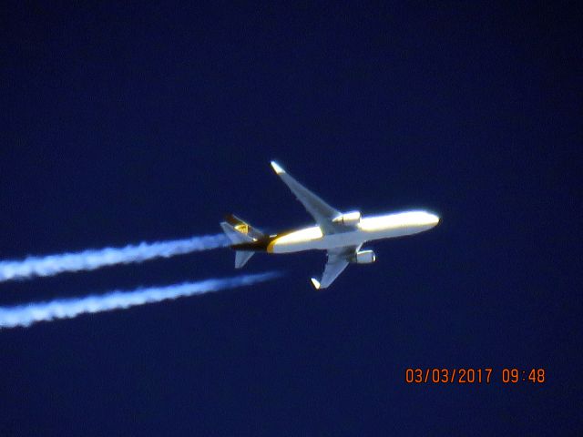 BOEING 767-300 (N359UP)