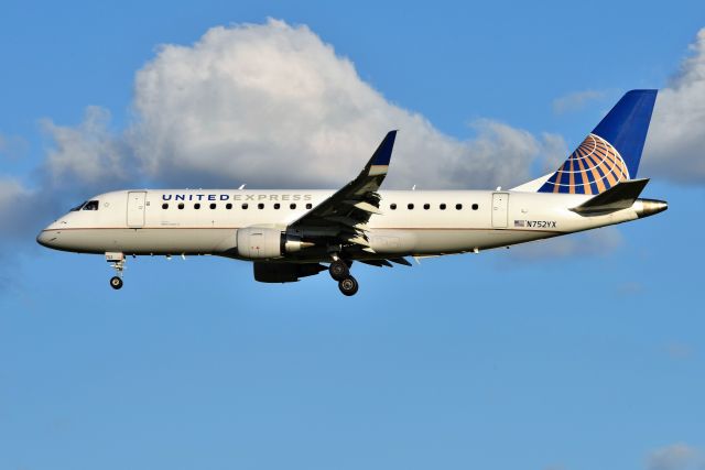 Embraer 175 (N752YX) - 05-12-21