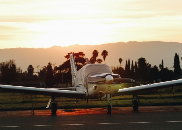 Piper Cherokee Arrow (N1582X)