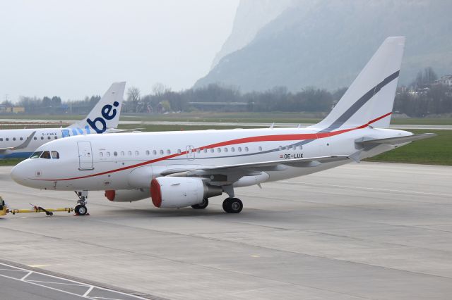 Airbus A318 (OE-LUX)