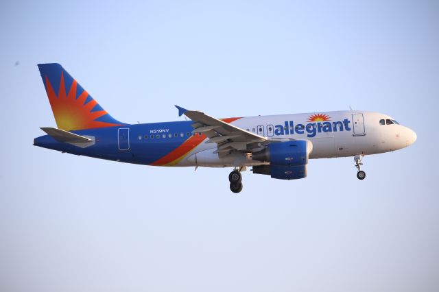 Airbus A319 (N319NV)