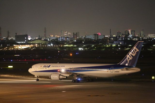 BOEING 767-300 (JA8669) - 06 November 2016:ITM-SDJ.