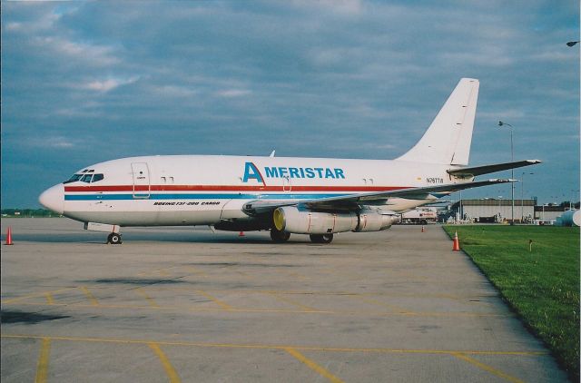 Boeing 737-200 (N767TW)