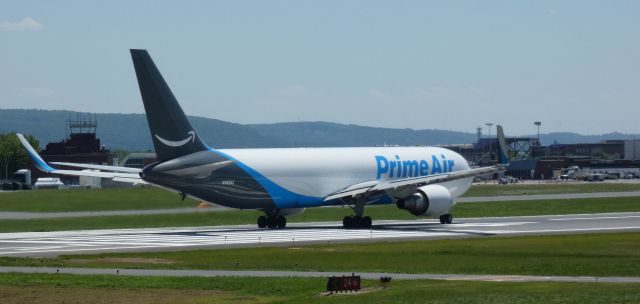 BOEING 767-300 (N569AZ) - Heading for departure is this 1991 Prime Air Boeing 767-338ER from the Spring of 2022.