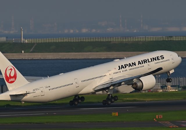 Boeing 777-200 (JA737J) - 06.Sep.2024br /JAPAN Air Lines Boeing 777(JA737J) Takeoff at RWY16L(C).