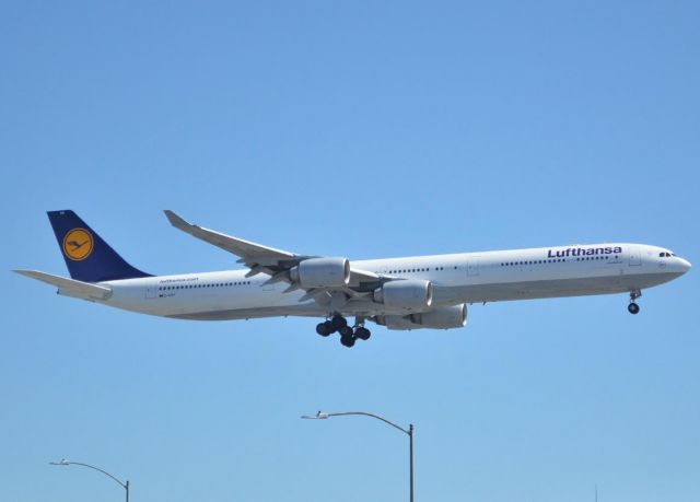 Airbus A340-600 (D-AIHV)