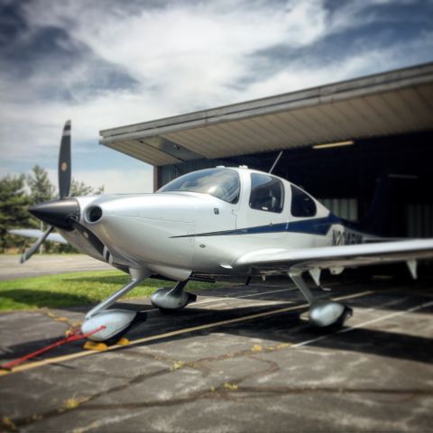 Cirrus SR-20 —