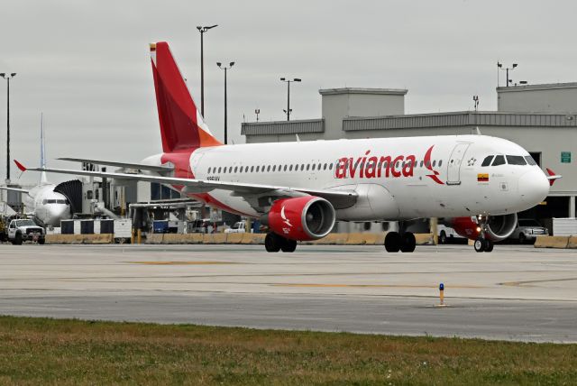 Airbus A320 (N961AV)