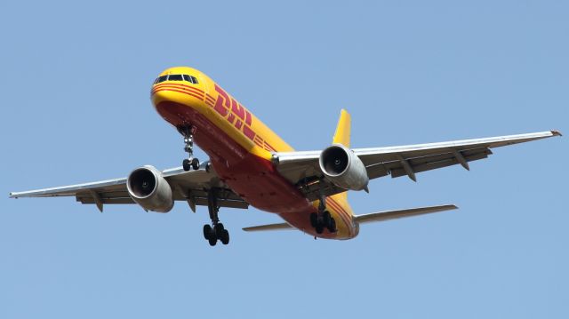 Boeing 757-200 (G-DHKE) - 10/06/2021:  The daily cargo flight from Brussels (BRU), on final to runway 12.   Duration was 03h58m.