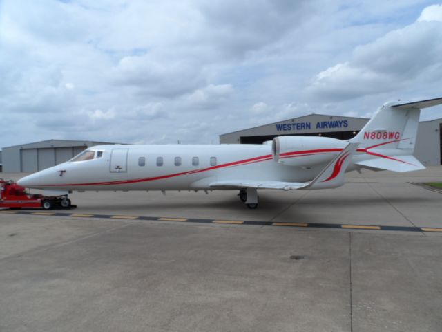 Learjet 60 (N808WG)