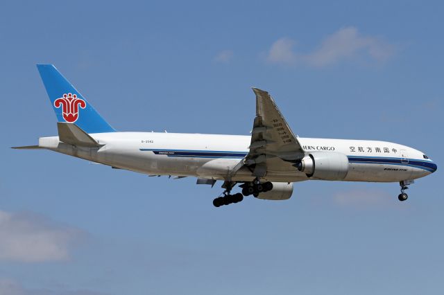 Boeing 777-200 (B-2042)