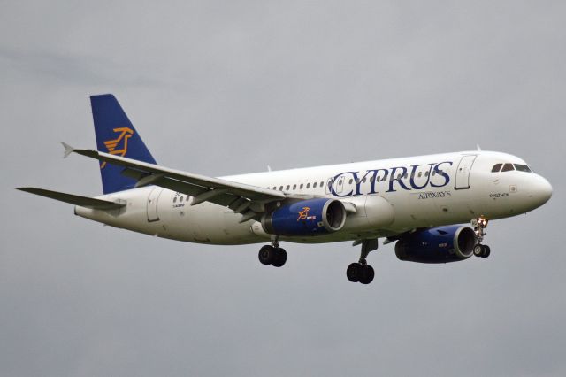 Airbus A320 (5B-DAU)