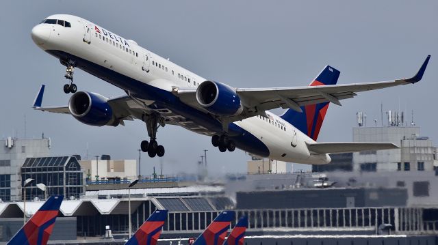 Boeing 757-200 (N546US) - Delta Airlines 757 in a Delta Airlines world. 