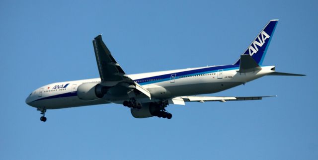 Boeing 777-200 (JA783A) - On Final, 28L  02-16-2015