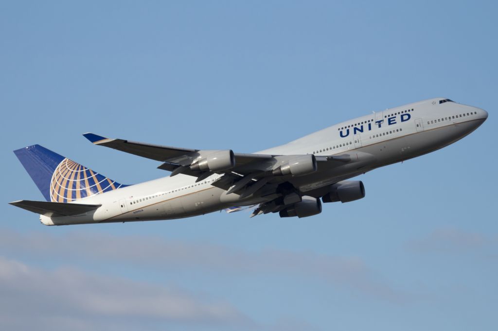 Boeing 747-400 (N199UA) - Departing runway 09R, LHR.