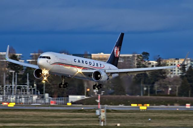 BOEING 767-300 (C-GAAJ)