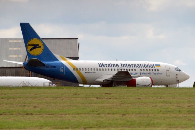 Boeing 737-500 (N856TM) - Seen here in storage on 26-Jun-16.