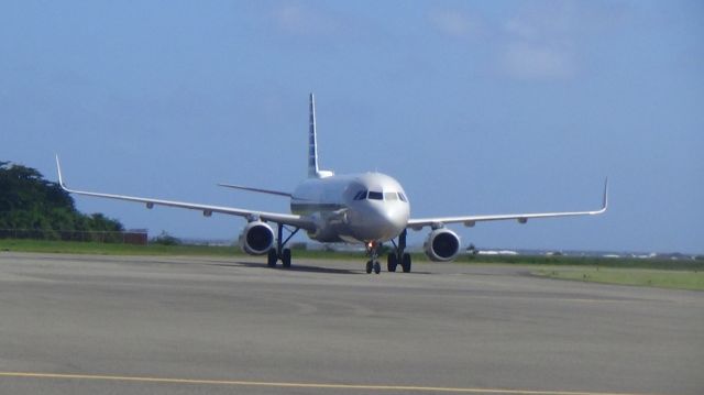 Airbus A321 (N906AA)
