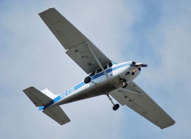 — — - FLYCAROLINA LLC on final for runway 2 for a "touch and go" - 4/27/12