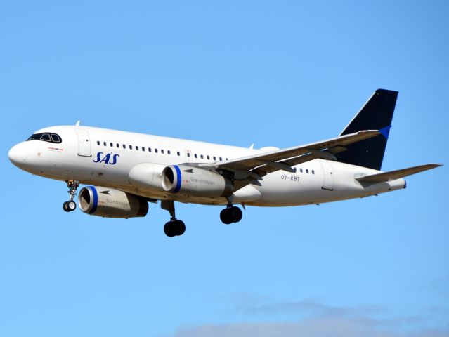 Airbus A319 (OY-KBT) - Kystvejen RWY22L