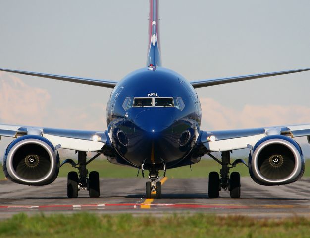 Boeing 737-700 (OM-NGL)