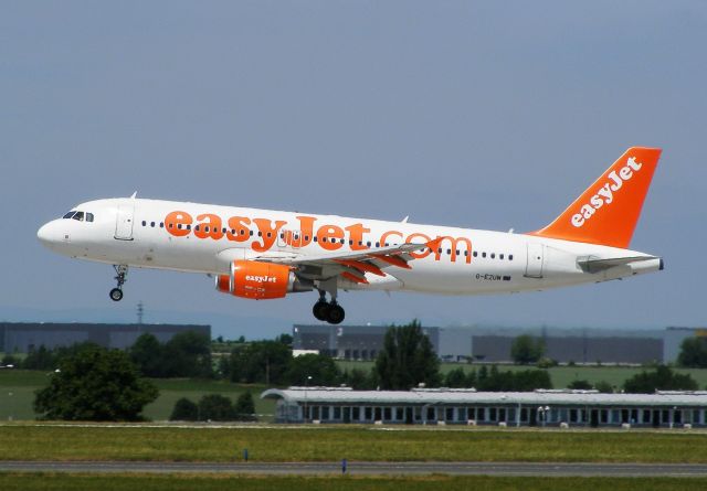 Airbus A319 (G-EZUM)