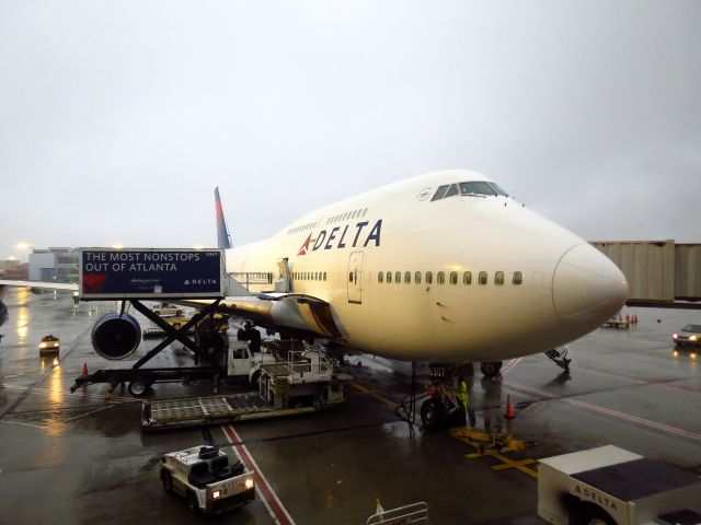 Boeing 747-400 (N667US)