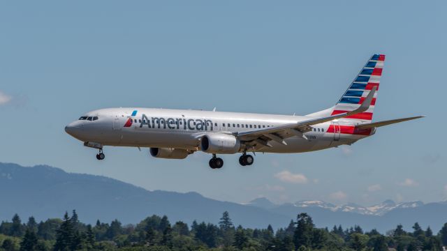 Boeing 737-800 (N818NN)