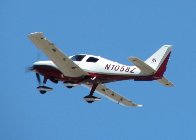 Cessna 400 (N1058Z) - Off of 32 at Shreveports Downtown Airport.