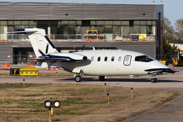 Piaggio P.180 Avanti (N615CJ)