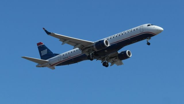 Embraer ERJ-190 (N955UW)