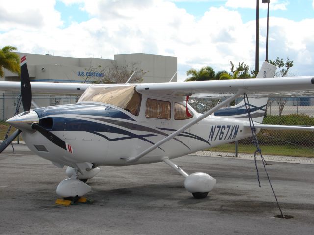 Cessna Skylane (N767XM)