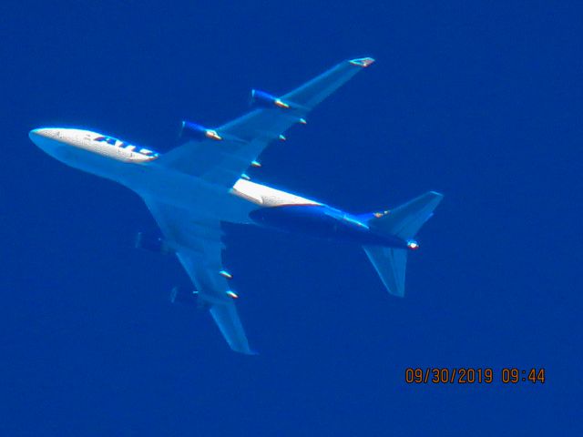 Boeing 747-400 (N418MC)