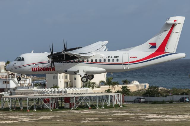 Aerospatiale ATR-42-300 (PJ-WIV)