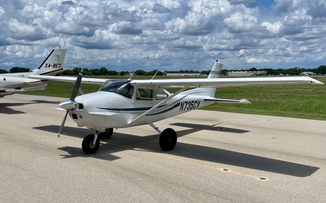 Cessna Skylane (N735CV)